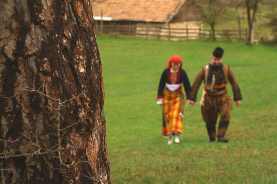 Къде е "Руфинка болна легнала?" Thumbnail